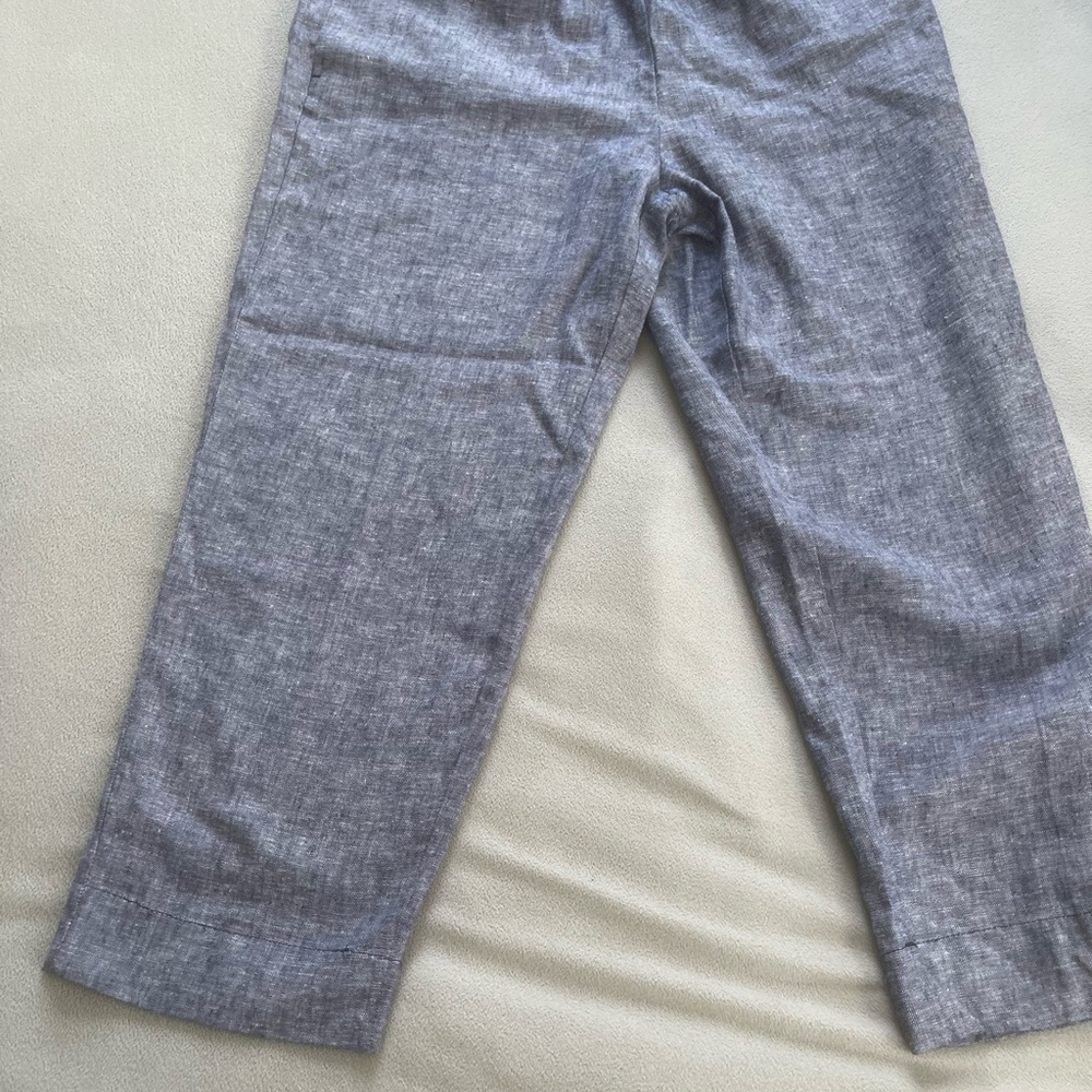 Jones New York.light denim ankle pants. Beautiful light denim blue color.Size M